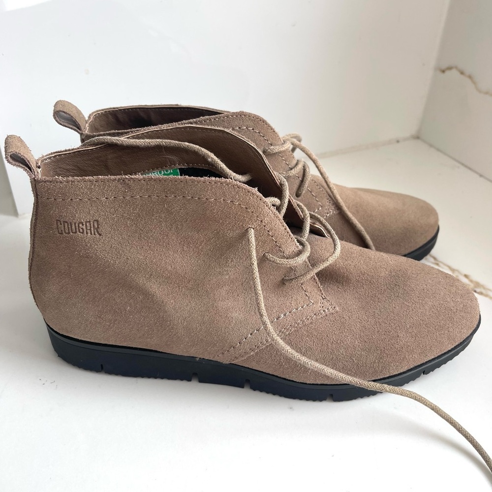 Cougar Suede taupe Lace-Up Boots size 8